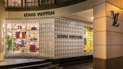 outlet louis vuitton civitanova marche|Louis Vuitton sbarca a Civitanova .